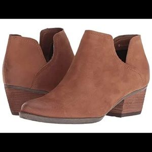 Blondo Victoria Cognac Nubuck Booties NIB